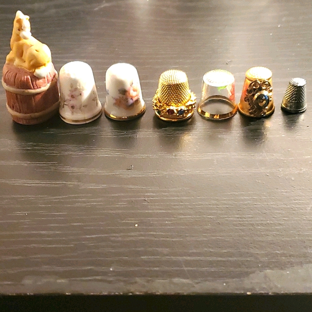 Bundle of 7 thimbles